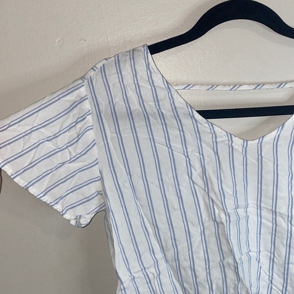 Tops - 🐚Comfy Blue and White stripped top!